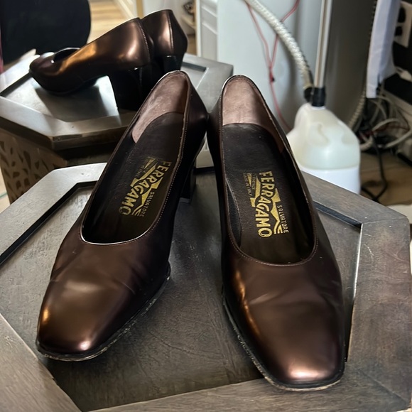🔥Salvatore Ferragamo, brown shimmer metallic block heel - Picture 5 of 12